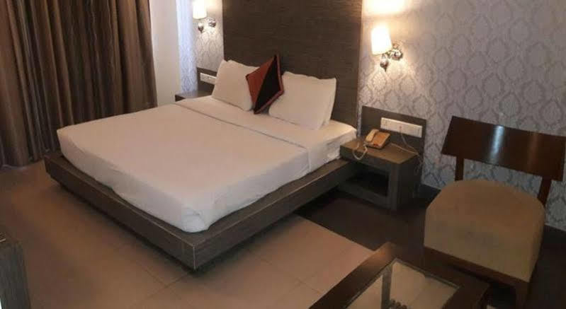 Hotel Sadanand Regency Pimpri-Chinchwad Экстерьер фото